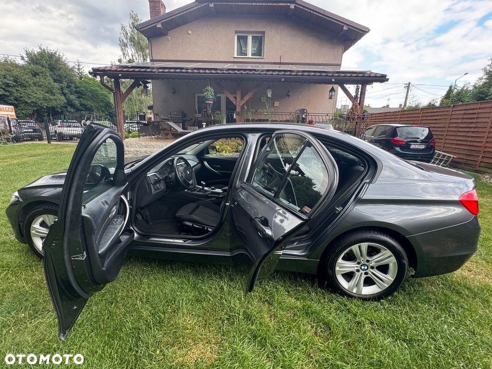 BMW Seria 3 316i Sport Line - 11