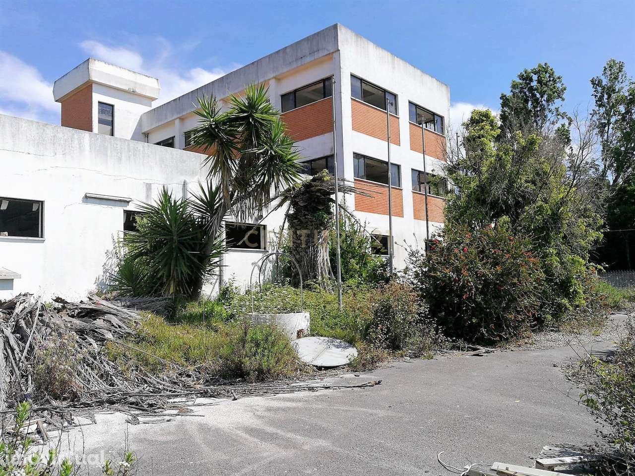 Terreno com 8.288,85 m2. - Grande imagem: 5/26