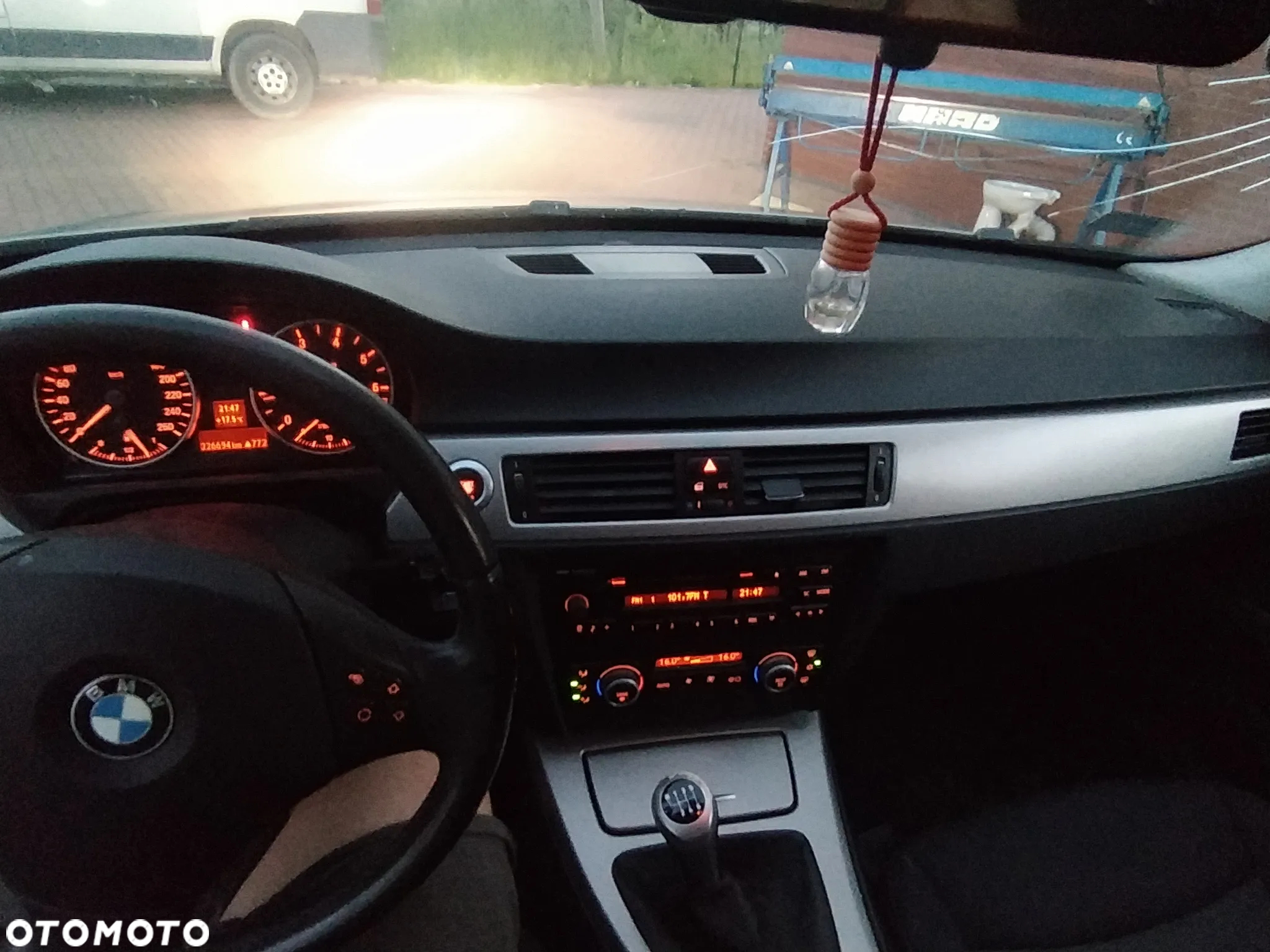 BMW Seria 3 318i - 10