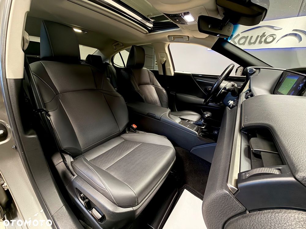 Lexus ES 300h Business Edition + - 25