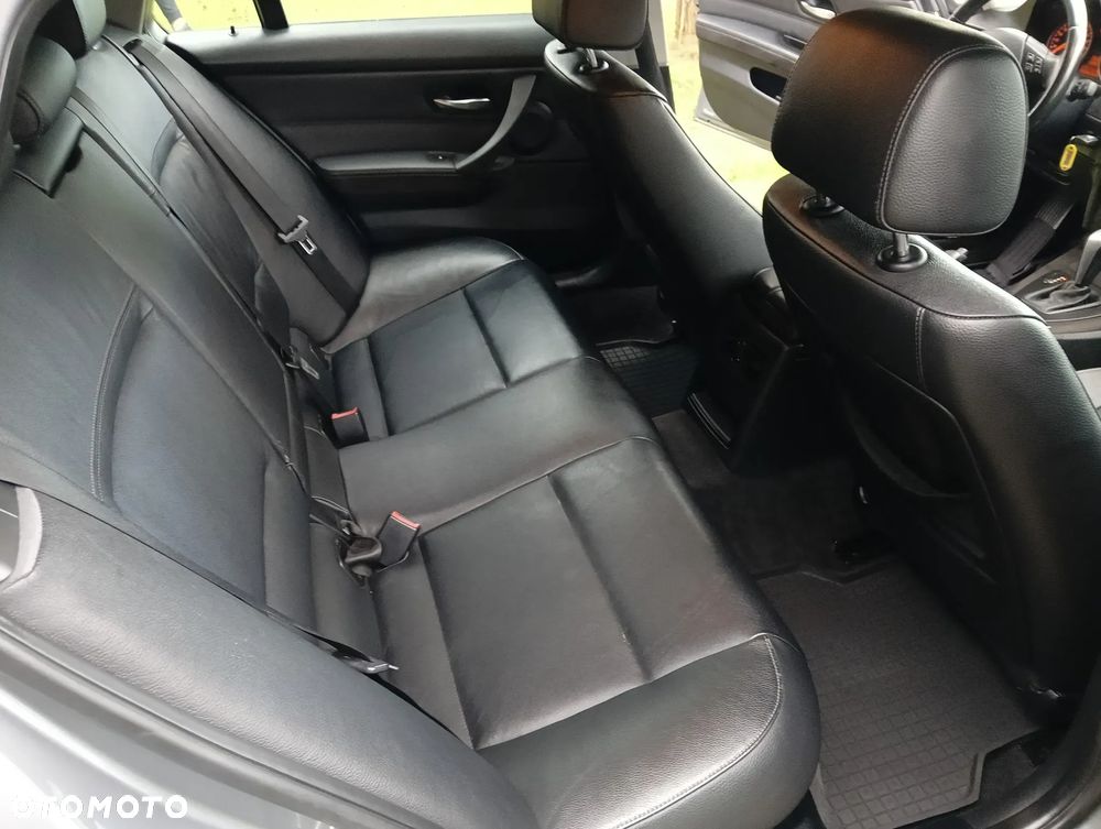 BMW Seria 3 318d DPF Touring - 25