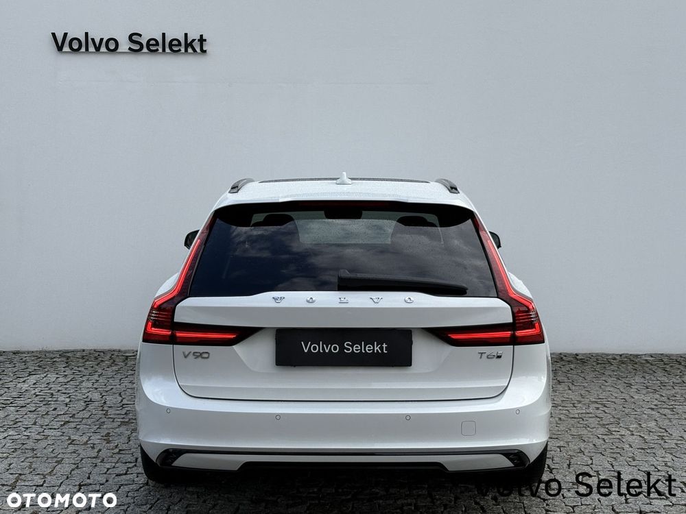 Volvo V90 2025