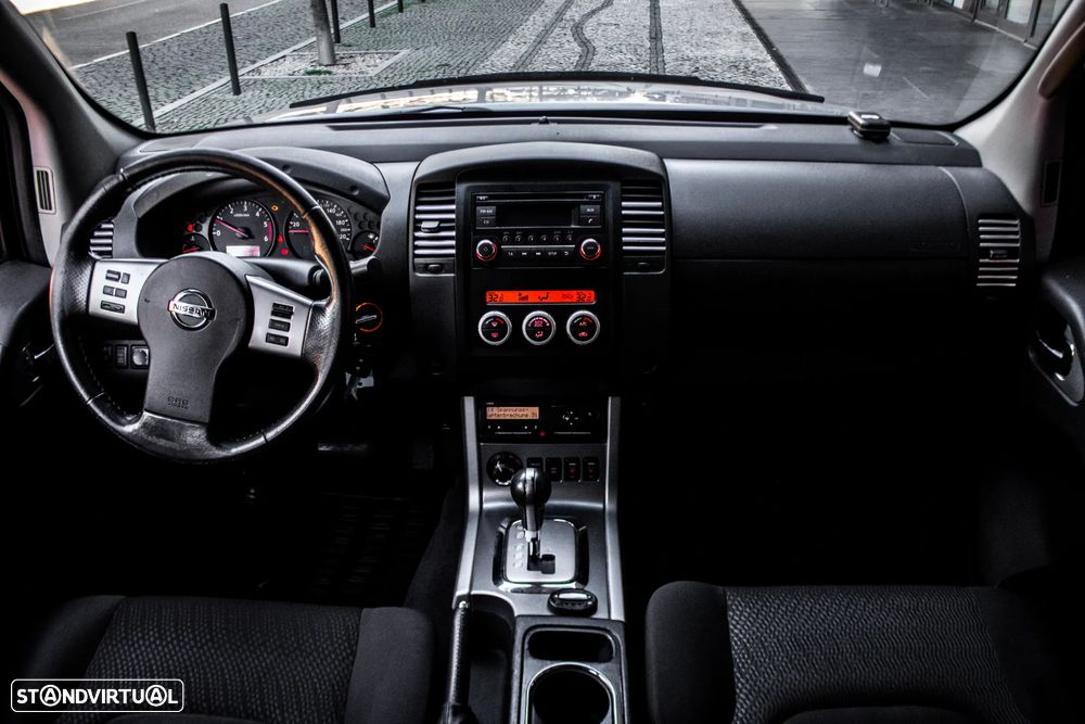 Nissan Navara 2.5 dCi CD SE AT 4WD - 35