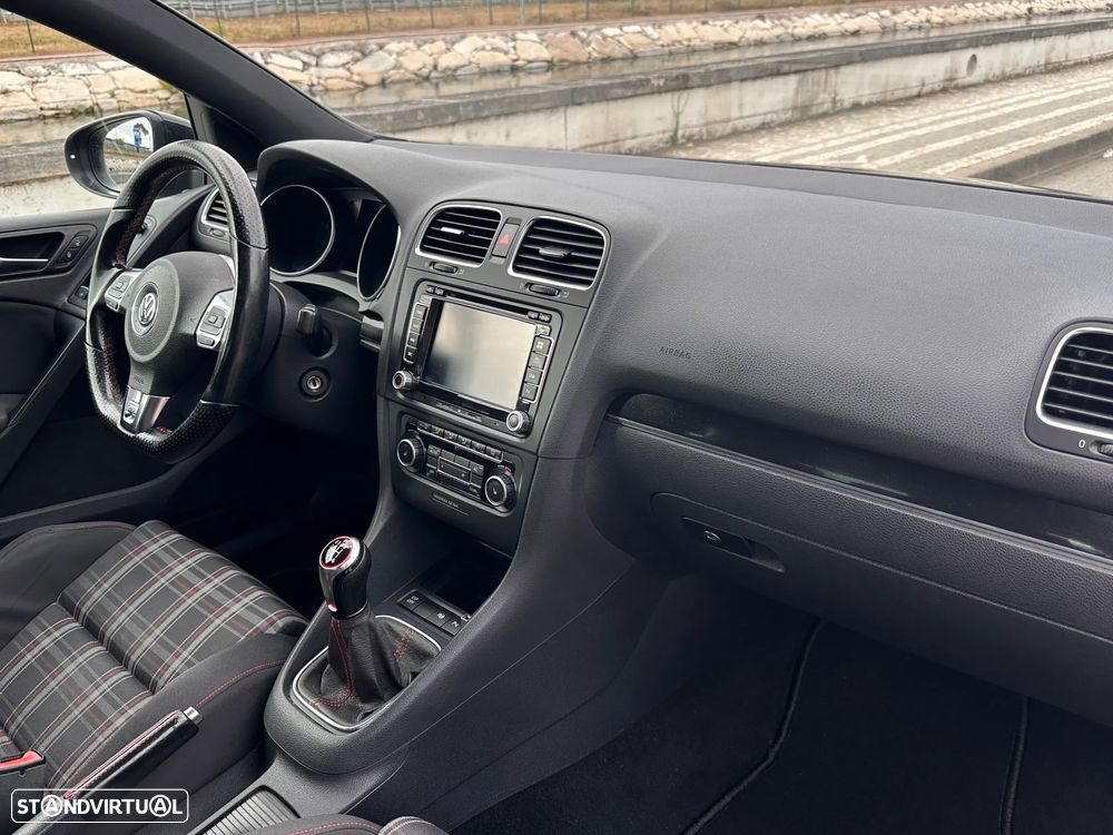 VW Golf 2.0 GTI - 32