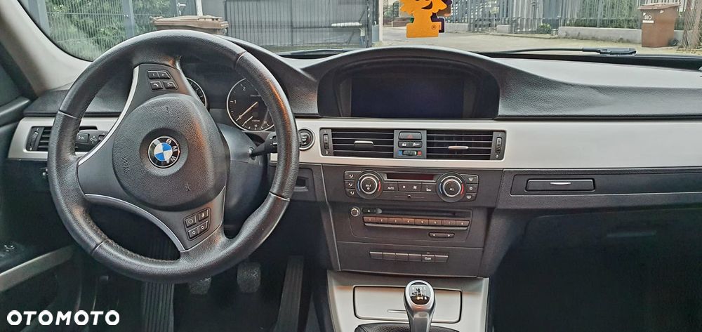 BMW Seria 3 320d DPF Efficient Dynamics Edition - 11