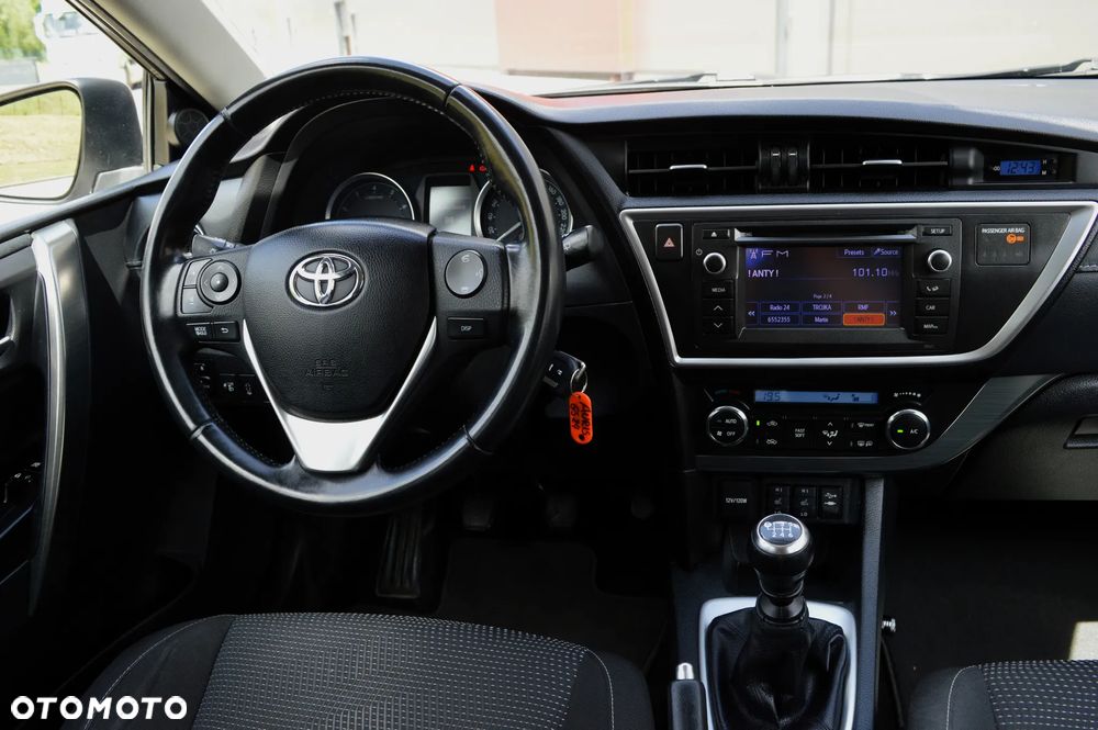 Toyota Auris 1.6 Premium + - 9