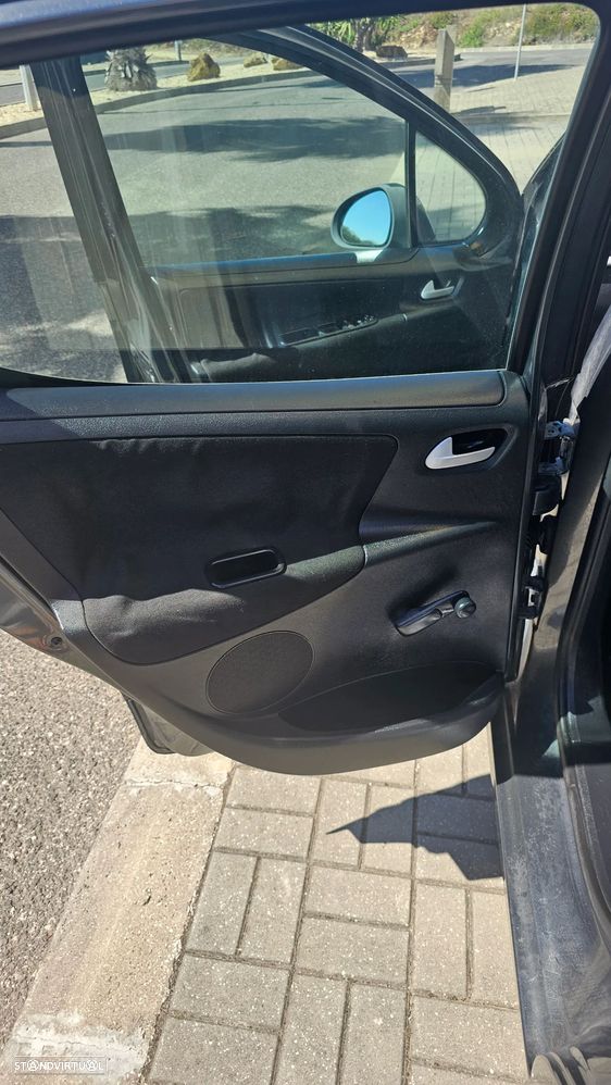 Peugeot 207 - 14