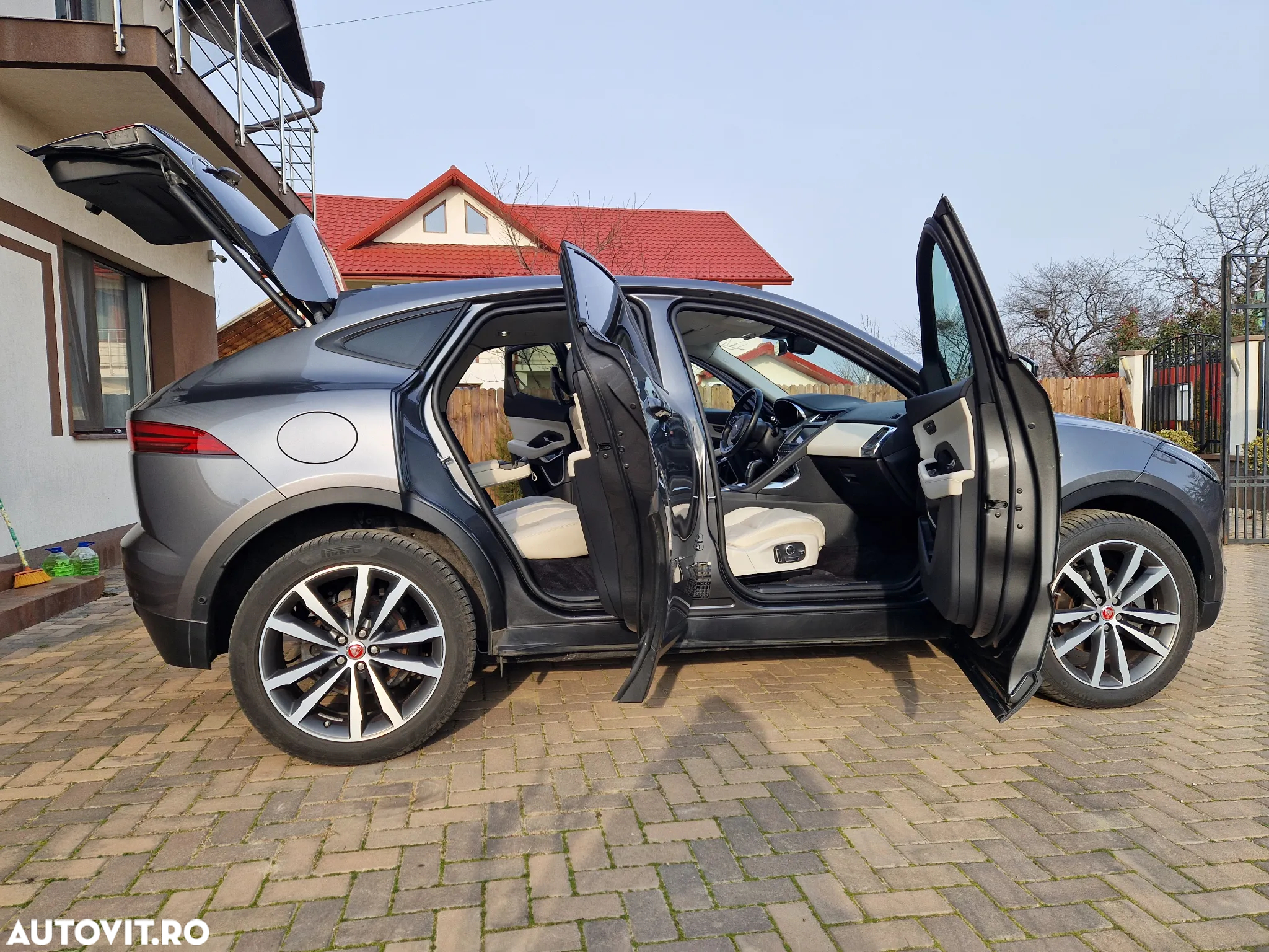 Jaguar E-Pace D180 AWD Aut. HSE - 9