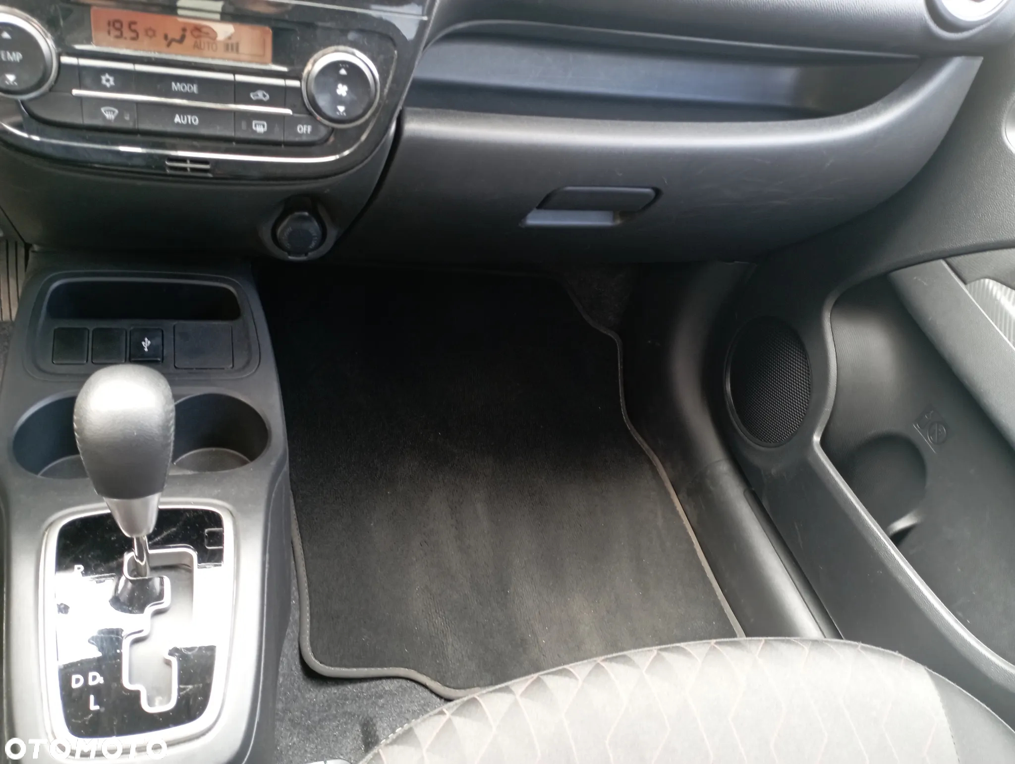 Mitsubishi Space Star 1.2 Intense SDA CVT - 14