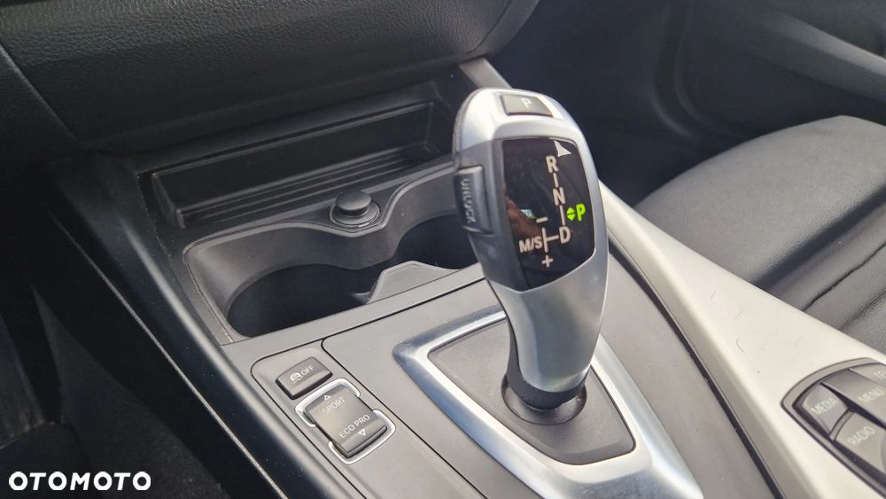BMW Seria 1 118d Sport Line - 16