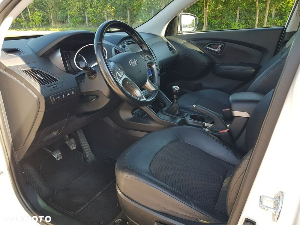 Hyundai ix35 2.0 CRDi 4WD Fifa World Cup Gold Edition - 10