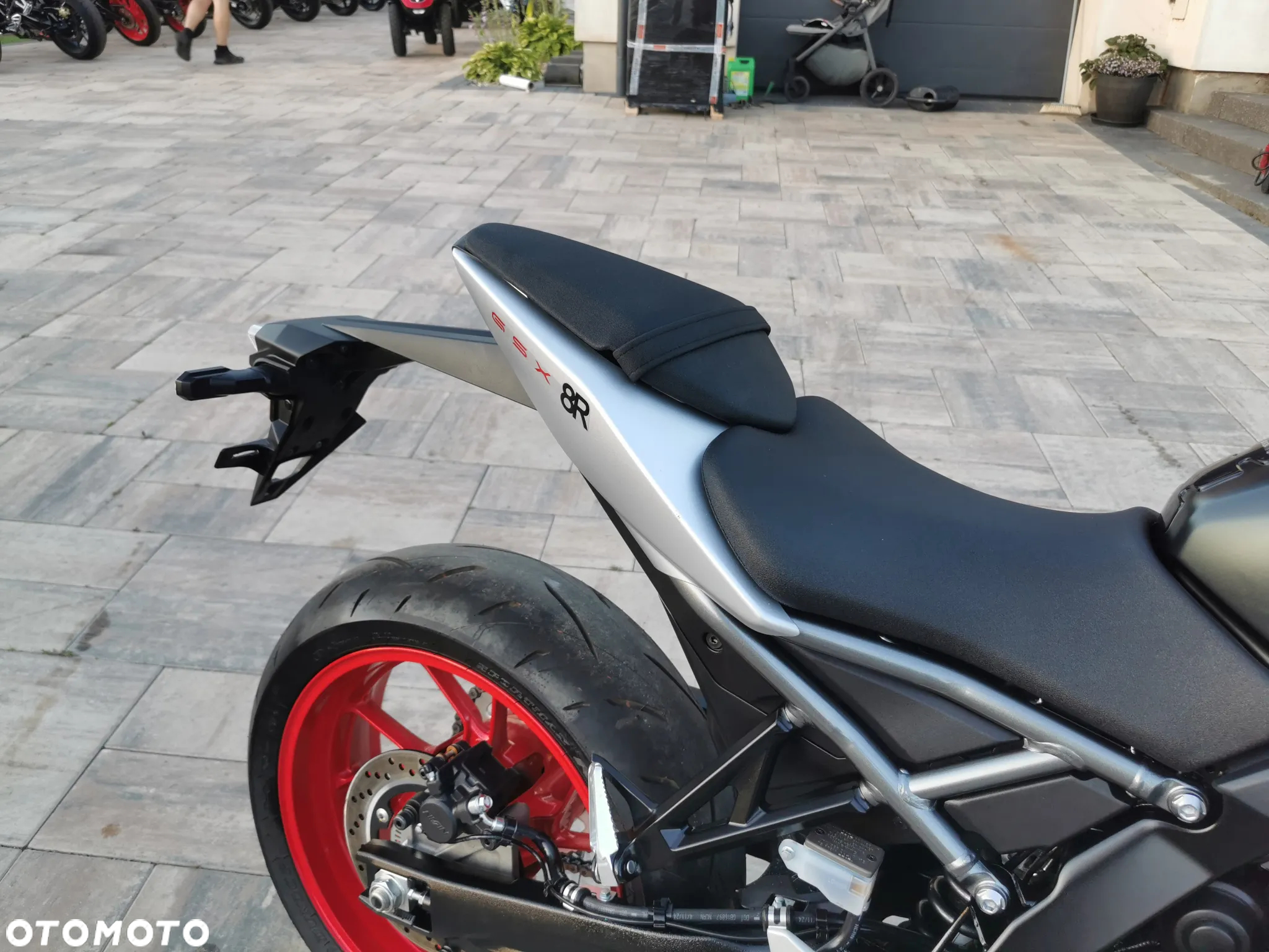 Suzuki GSX - 8