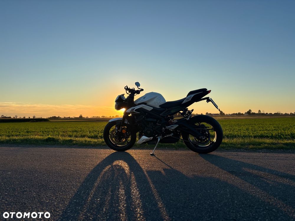 Triumph Street Triple - 8