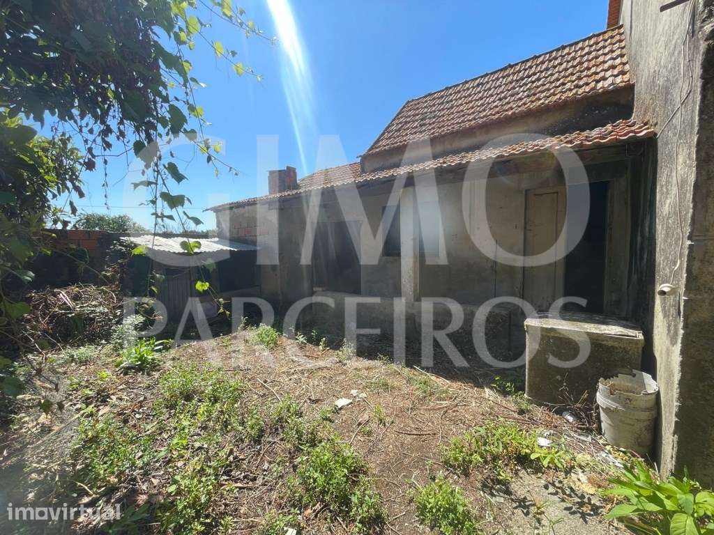 Moradia T4 para Remodelar em Oliveirinha + Terreno a poucos minutos... - Grande imagem: 3/27