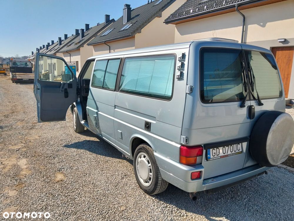 Volkswagen Caravelle - 3