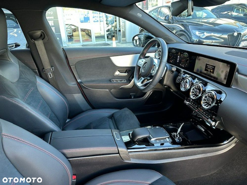 Mercedes-Benz CLA - 27