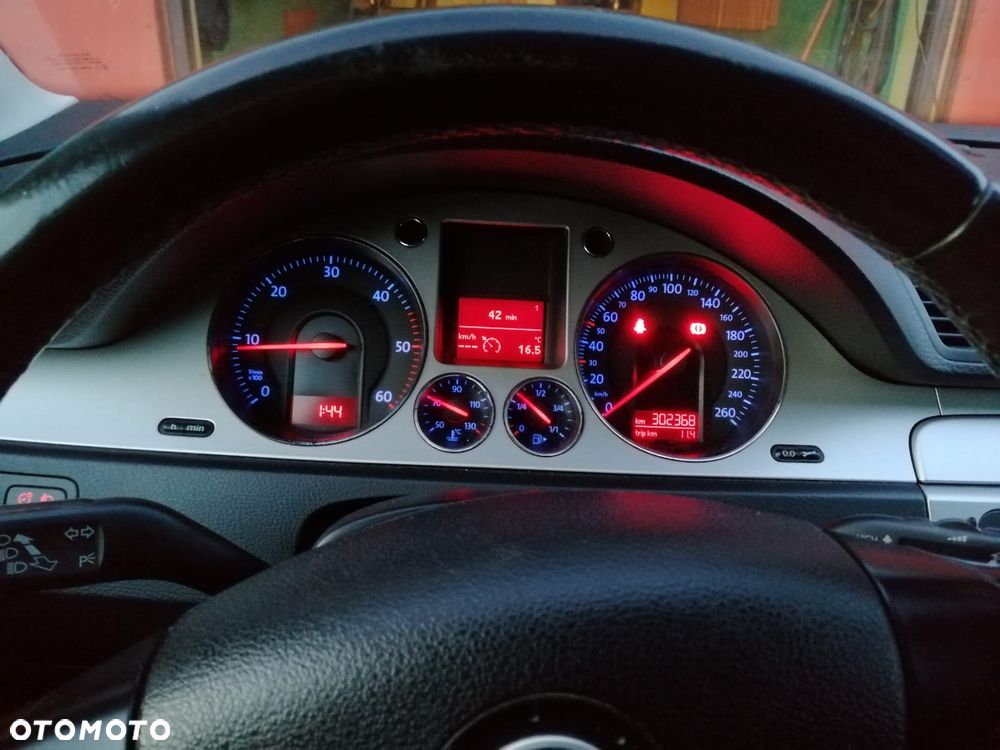 Volkswagen Passat 2.0 TDI Individual - 15