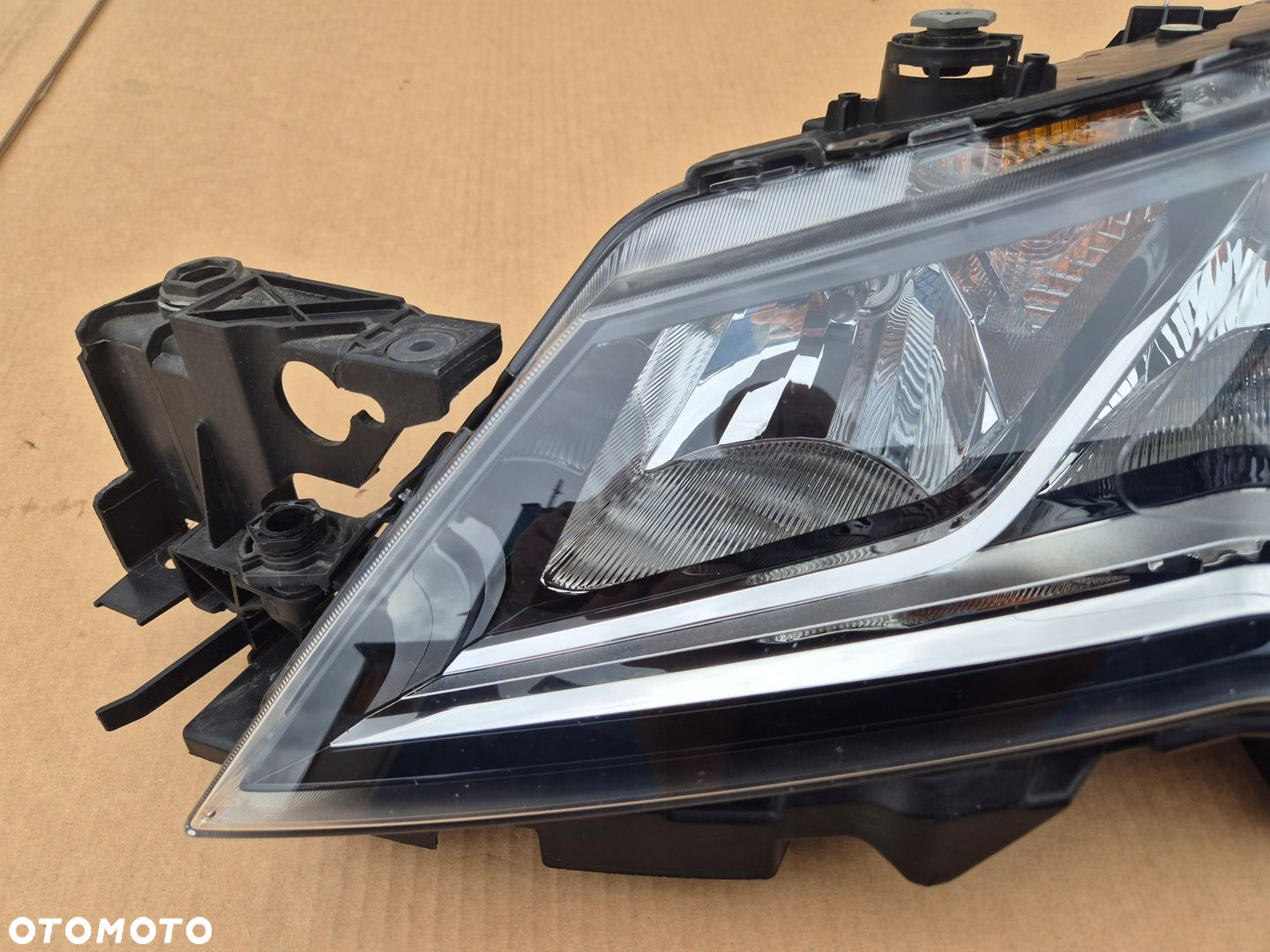 Seat Leon 5F lampa lewa.2013-.Halogenowa  LED DRL. - 2