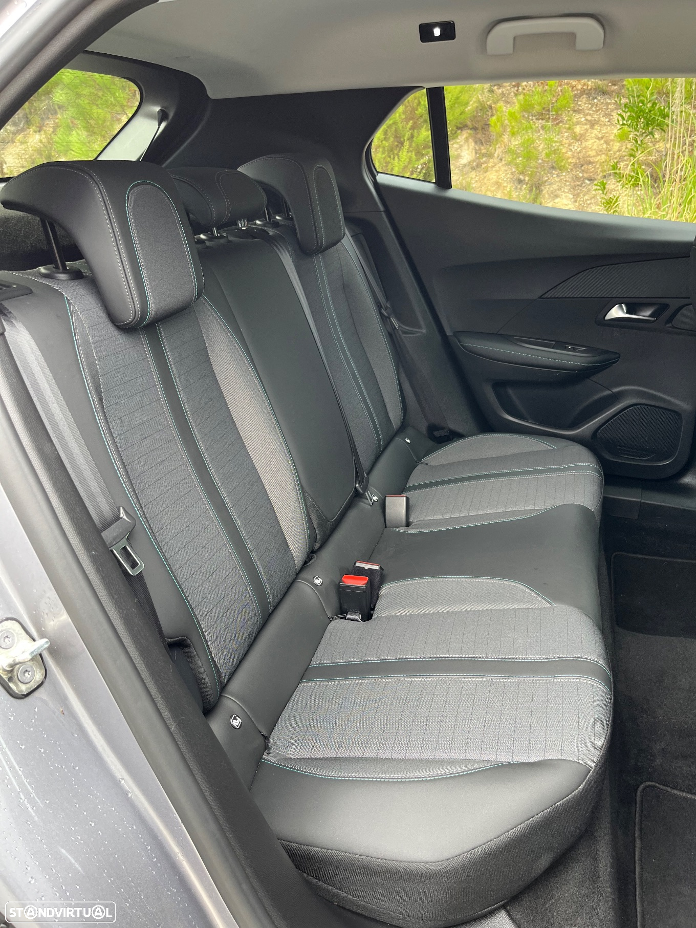Peugeot e-2008 50 kWh Allure - 9
