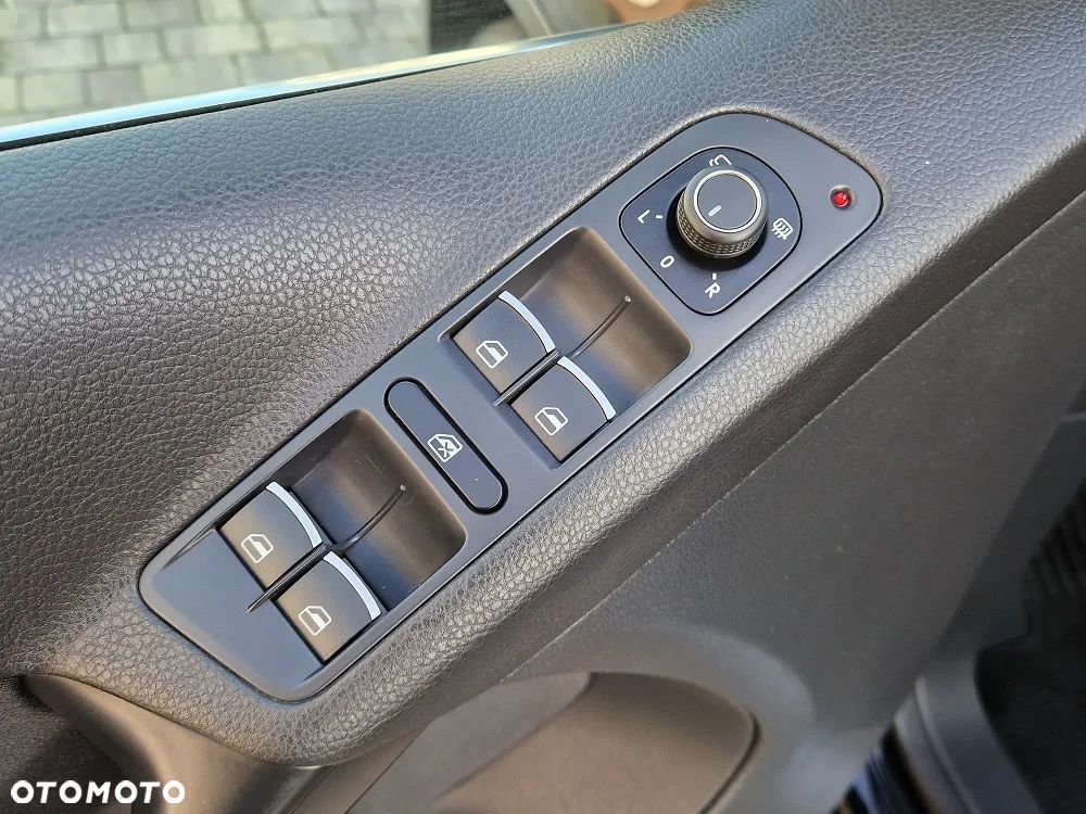 Volkswagen Tiguan 2.0 TDI SCR BlueMotion Technology Lounge Sport & Style - 24