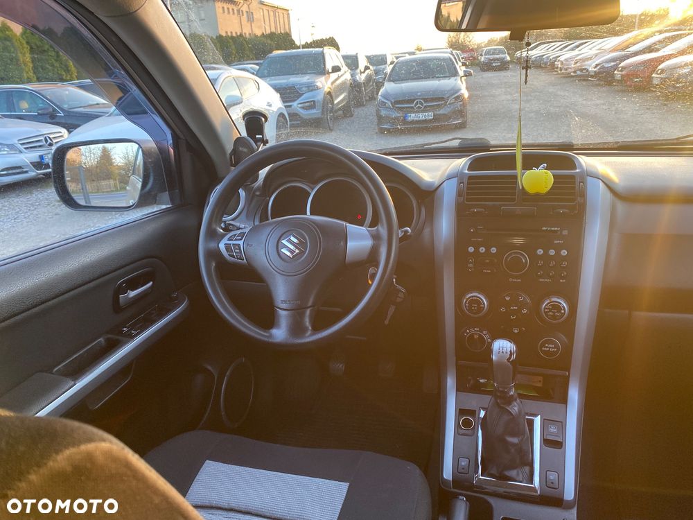 Suzuki Grand Vitara 2.0 De luxe - 31