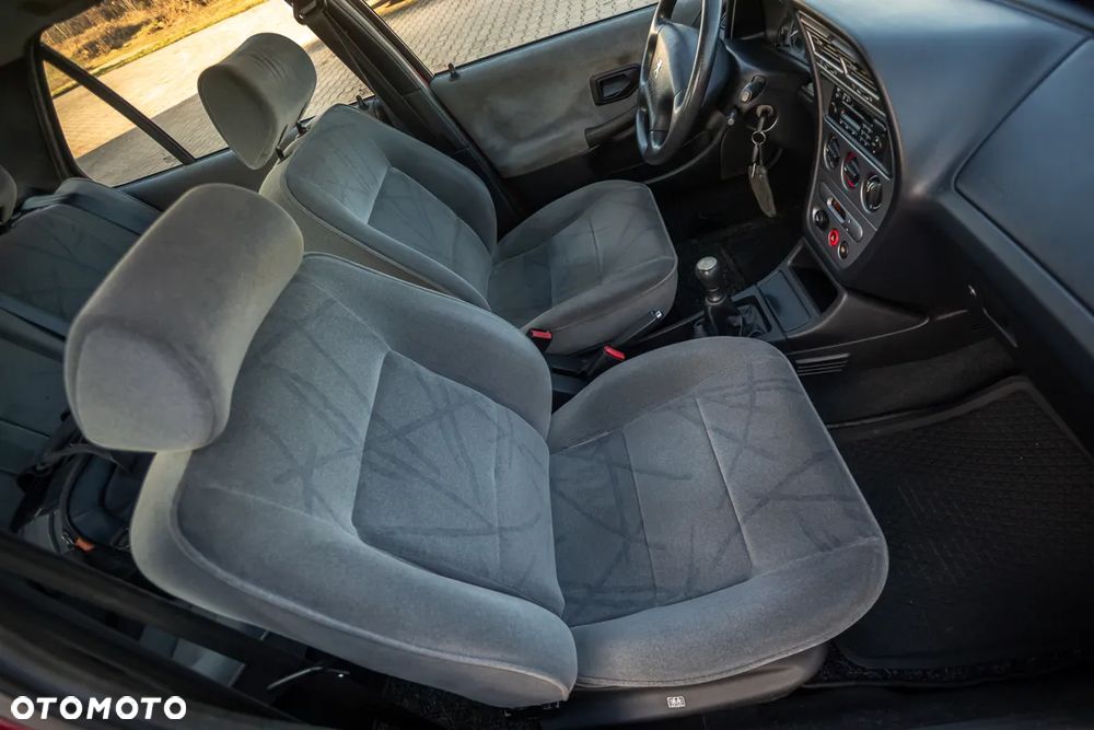 Peugeot 306 1.4 SR - 16