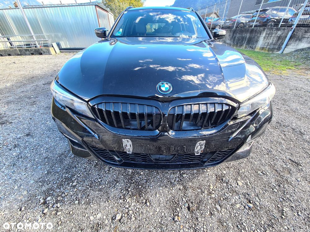 BMW Seria 3 330e xDrive M Sport - 3