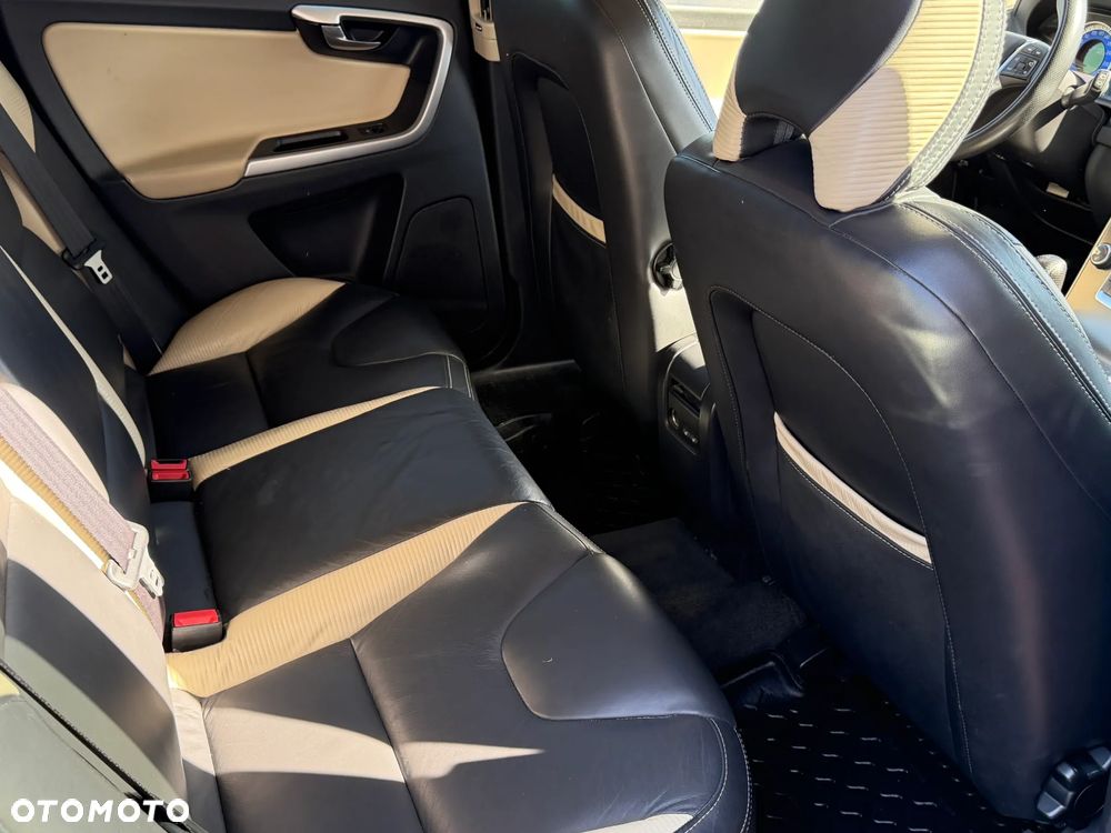 Volvo XC 60 DRIVe R-Design - 16