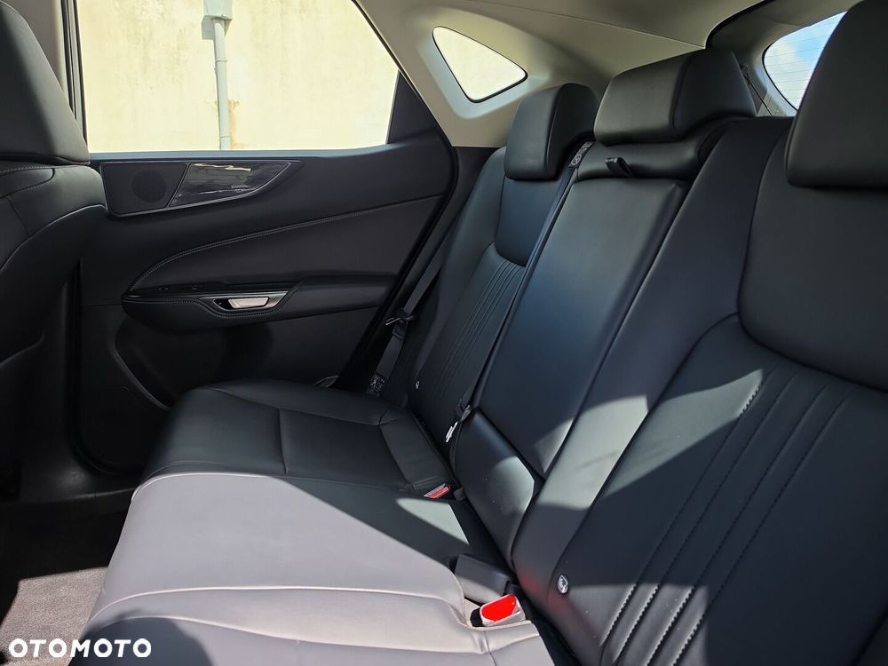 Lexus NX 350h Business AWD - 25