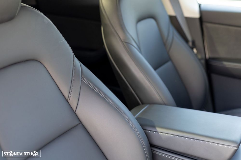 Tesla Model Y Standard RWD - 29