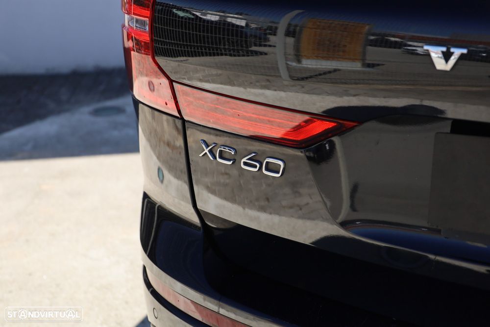 Volvo XC 60 2.0 D4 Momentum Geartronic - 28