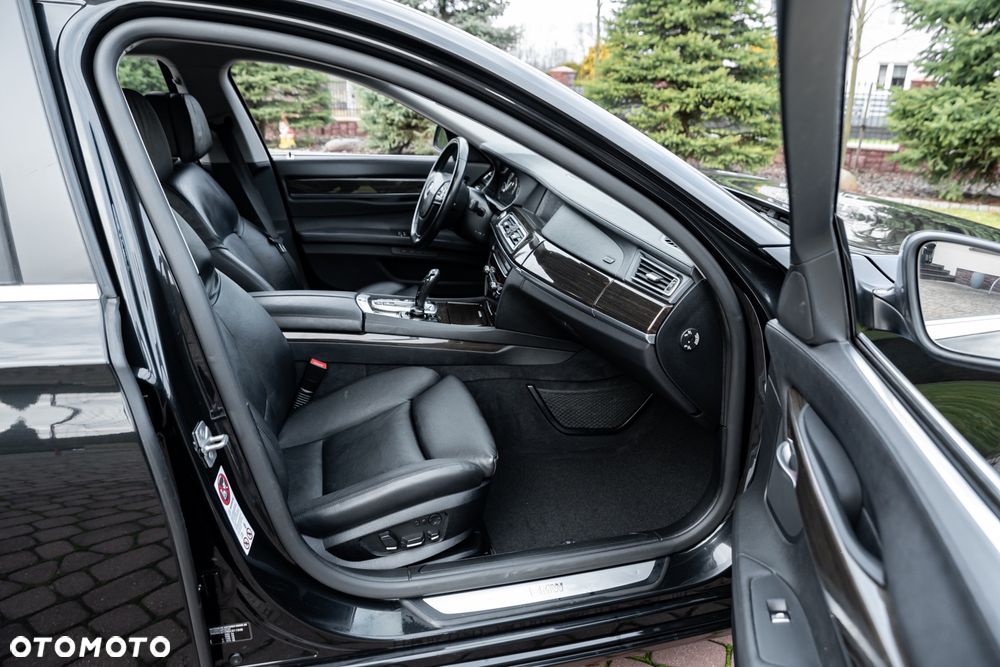 BMW Seria 7 750i xDrive - 21