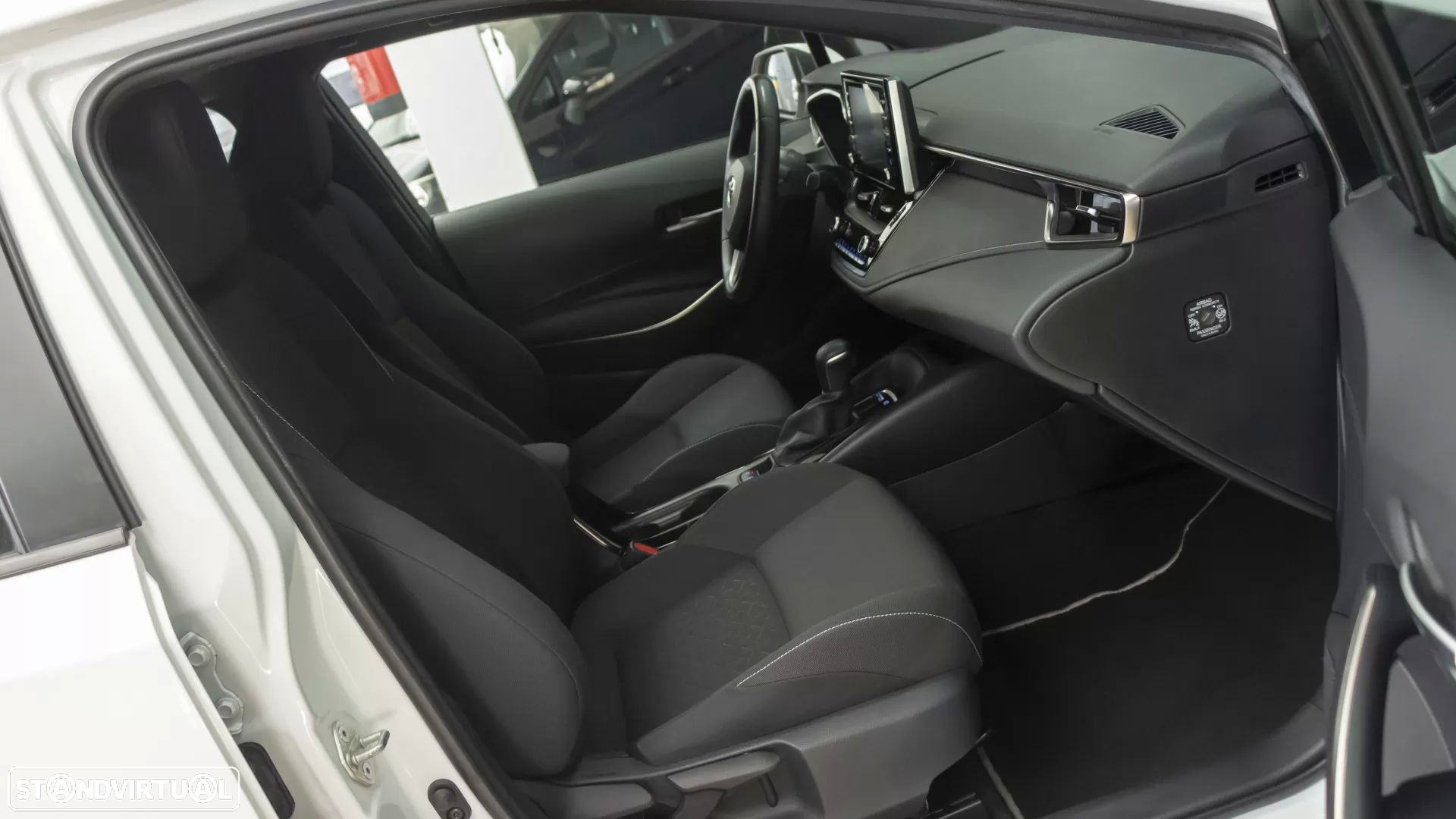 Toyota Corolla 1.8 Hybrid Comfort - 12
