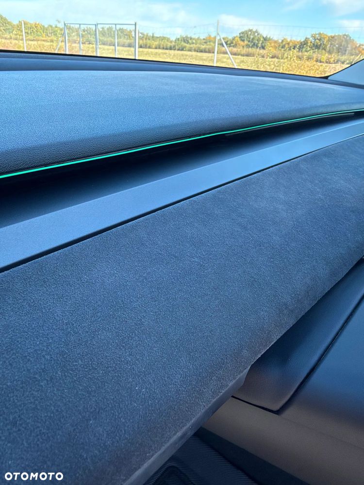 Tesla Model Y Long Range AWD - 25