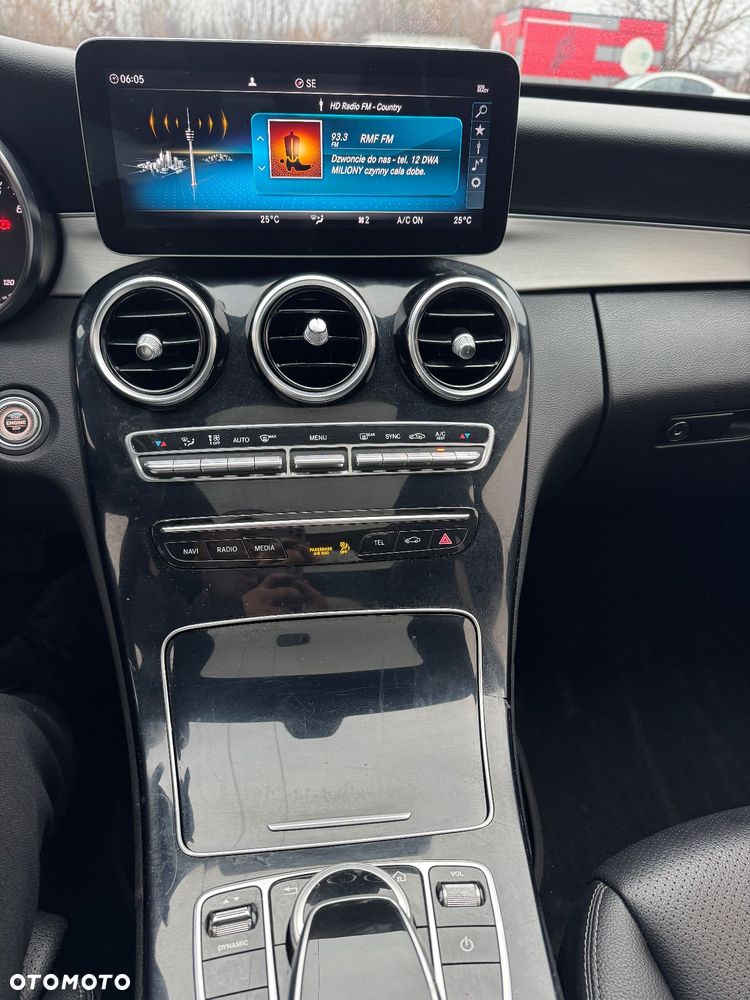 Mercedes-Benz Klasa C 300 4Matic 9G-TRONIC AMG Line - 11