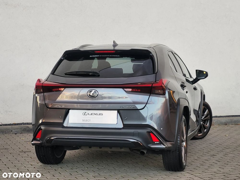 Lexus UX 300h F Sport Design - 5