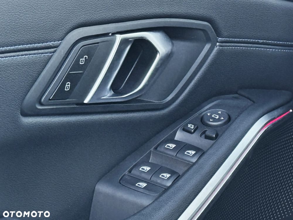 BMW Seria 3 330i xDrive M Sport - 25