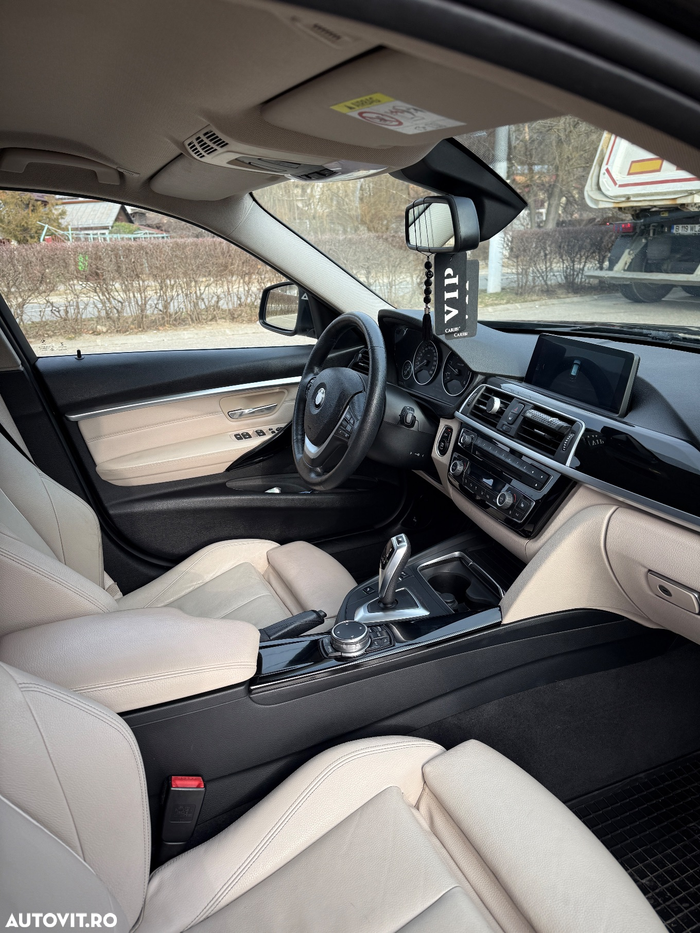 BMW Seria 3 320d Aut. Luxury Line - 7
