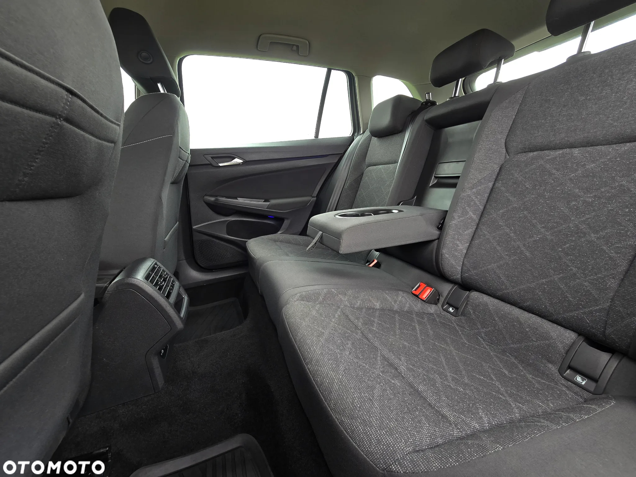 Volkswagen Golf - 24