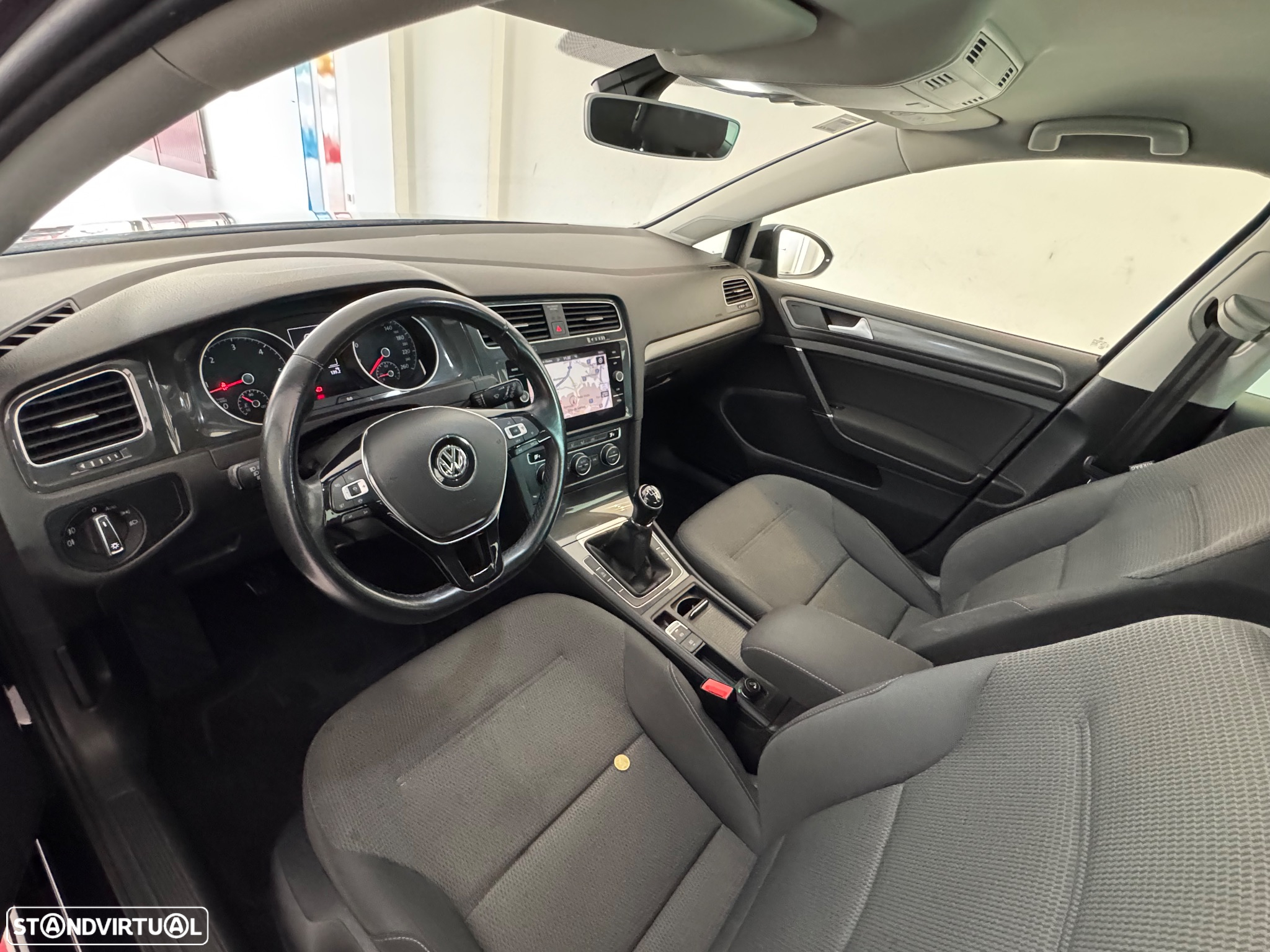 VW Golf 1.6 TDI Confortline - 23
