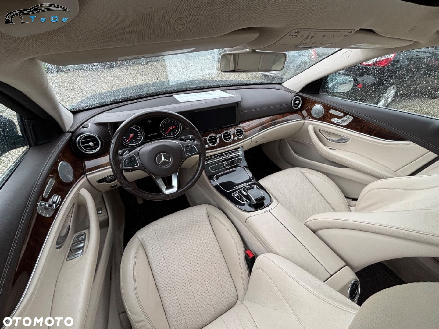 Mercedes-Benz Klasa E 300 9G-TRONIC - 21