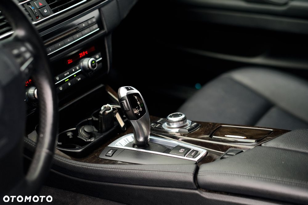 BMW Seria 5 528i - 23
