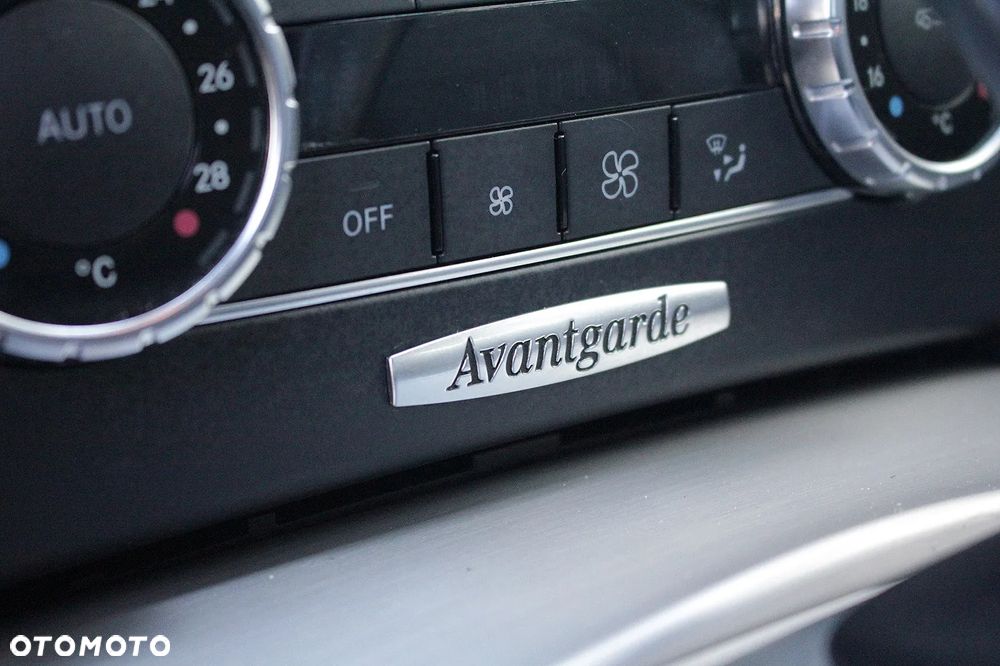 Mercedes-Benz Klasa C 180 CGI Automatik BlueEFFICIENCY Avantgarde - 22