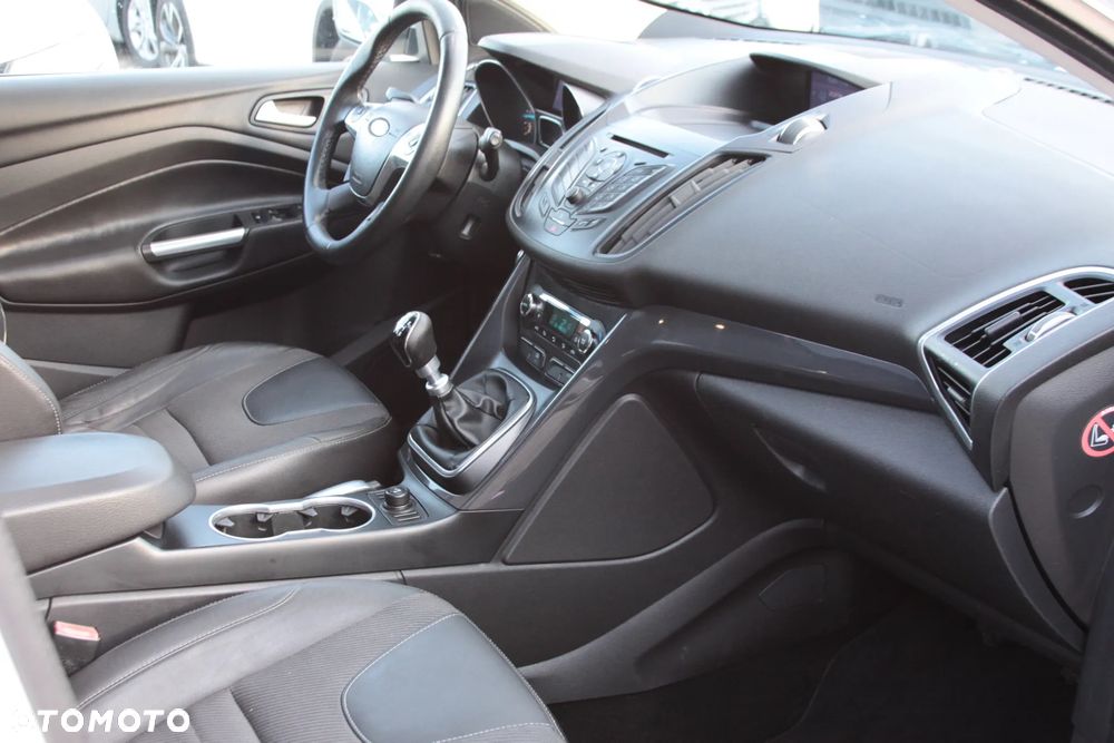 Ford Kuga 2.0 TDCi 2x4 Titanium - 15