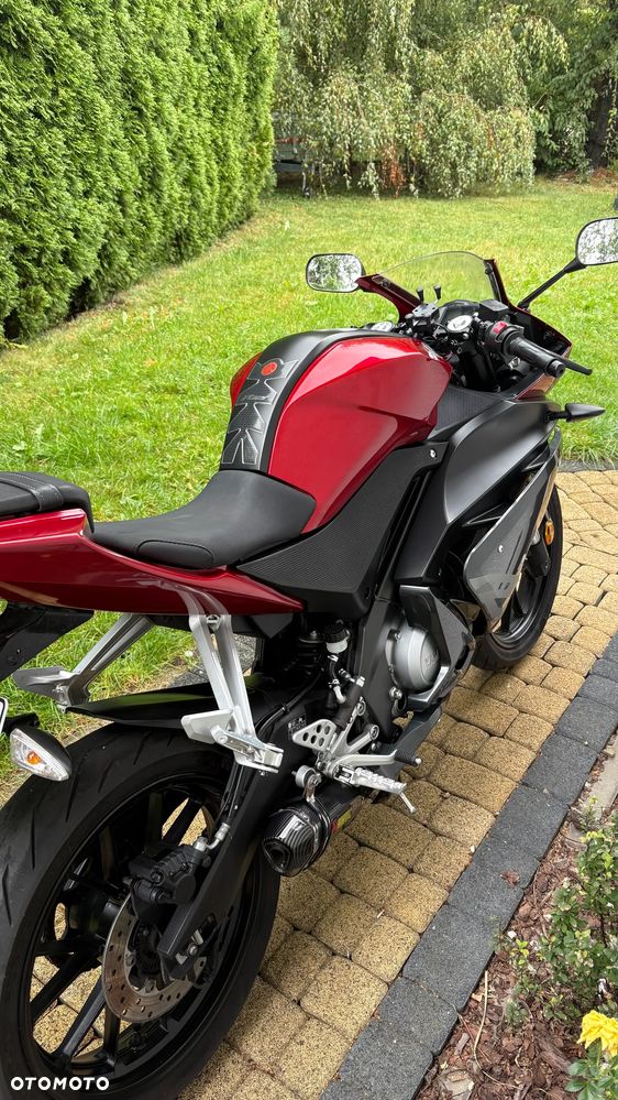 Yamaha YZF - 4