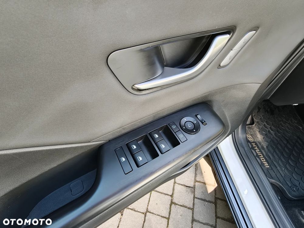 Hyundai Kona 1.6 GDI Hybrid Platinum DCT - 24