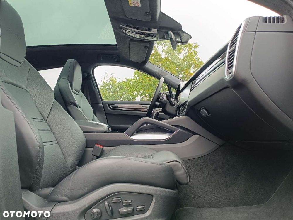 Porsche Cayenne - 32