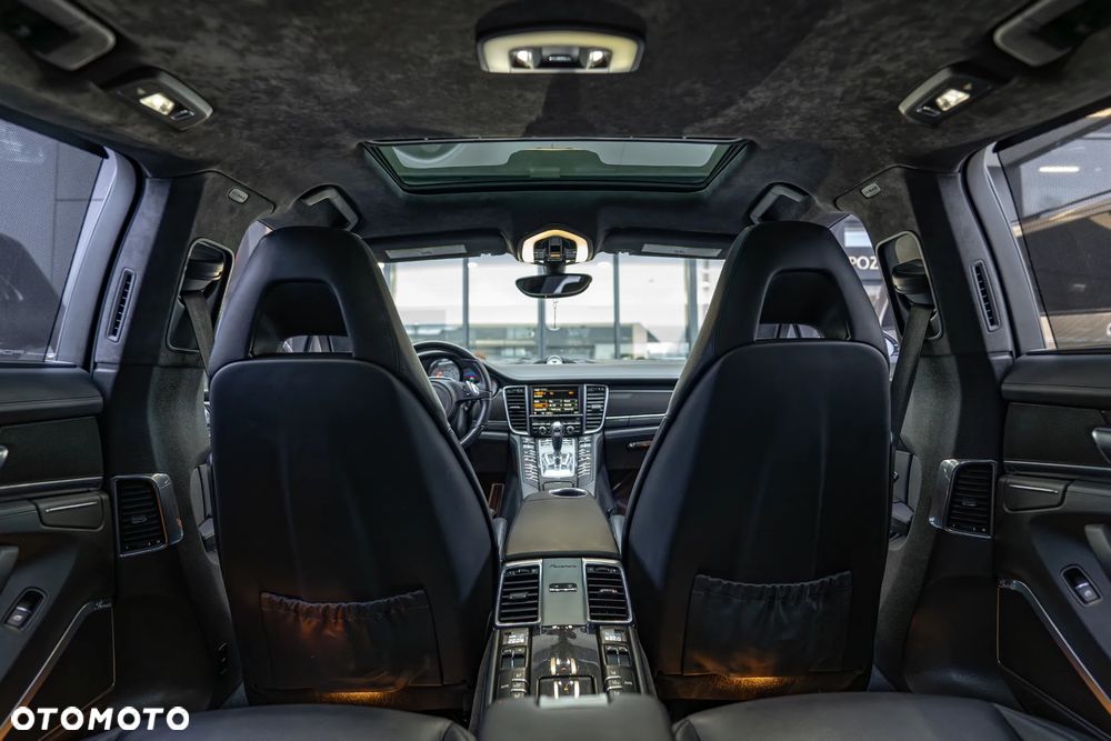 Porsche Panamera Turbo PDK - 33