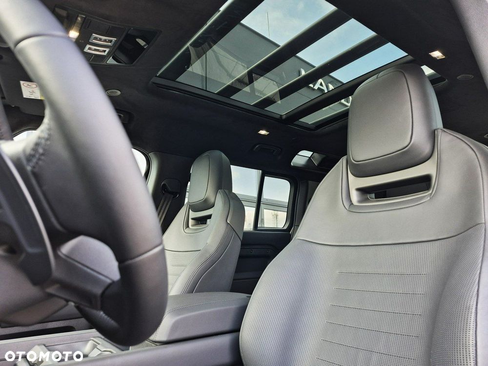 Land Rover Defender - 21