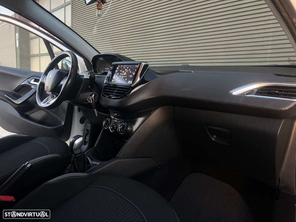Peugeot 208 1.2 PureTech Allure - 17